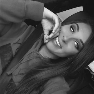 Meet your Posher, Arielle